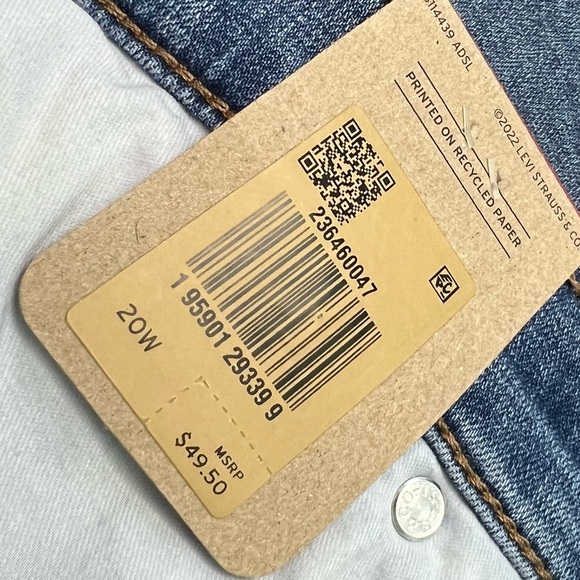 Levi's Sculpt Hypersoft Women's Classic Bermuda Shorts Mid Rise Size 20W - NWT - Picture 13 of 13